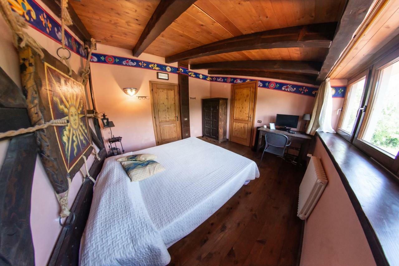 Agriturismo Mezzaluna Malchina ภายนอก รูปภาพ